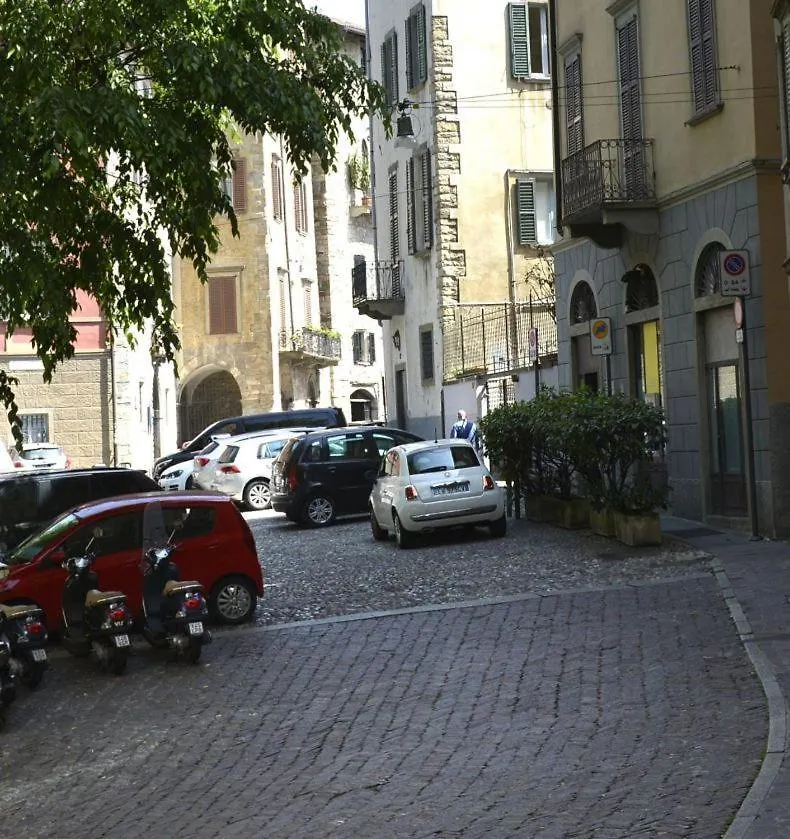 Casa Mario Lupo - Apartments And Rooms Bergamo Italy